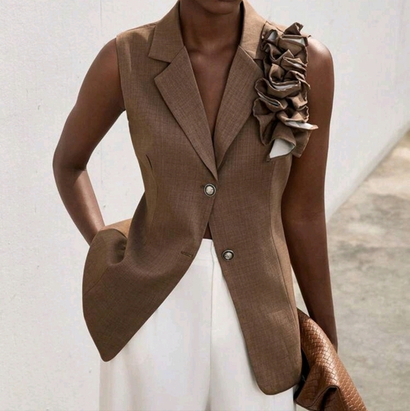 Elegant Fitted Mid-Length Sleeveless Open Front Blazer Jacket - Picture 1 of 4